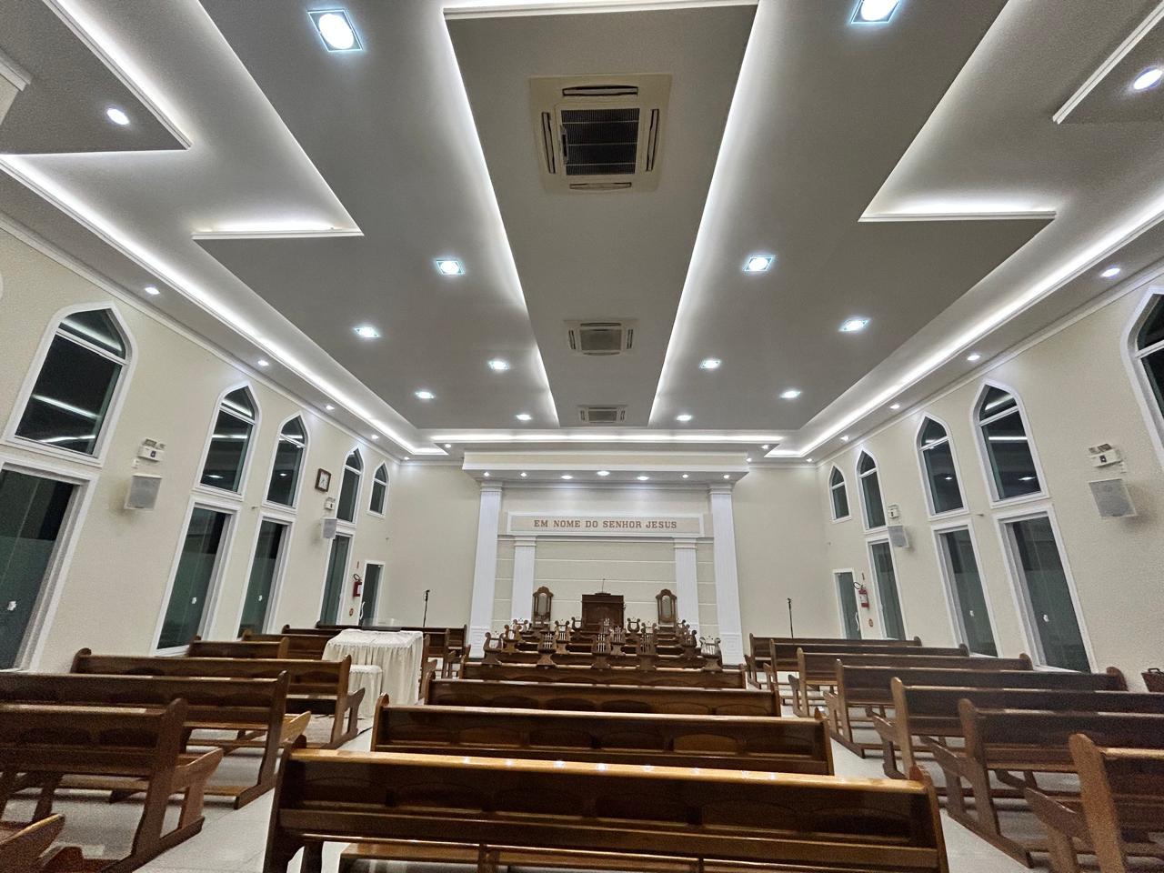 Ambiente com acabamento em gesso e drywall